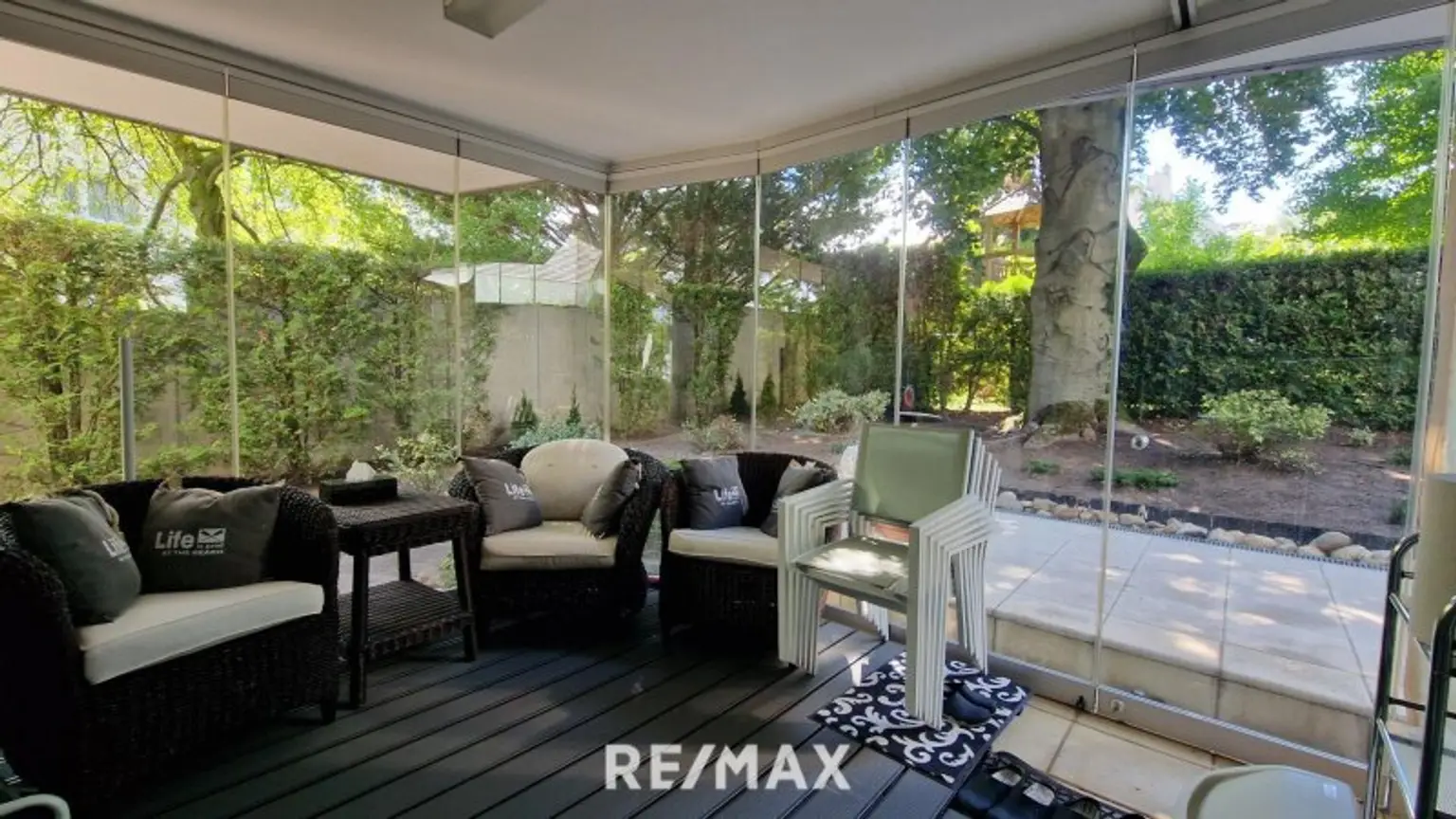 Wintergarten bei westseitiger Terrasse