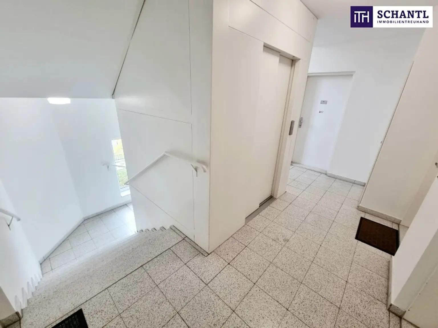 Traumhafter Fernblick + Absolute Grün- und Ruhelage + Tolle Raumaufteilung + Garagenplatz inklusive! Das perfekte Zuhause über den Dächern...