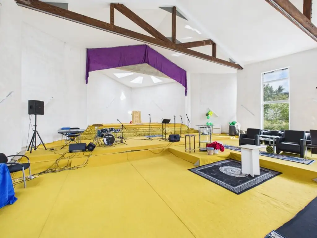 Versammlunghalle / Kirche und Verwaltungsgebäude- ab 4.523€ Kreditrate/ Monat