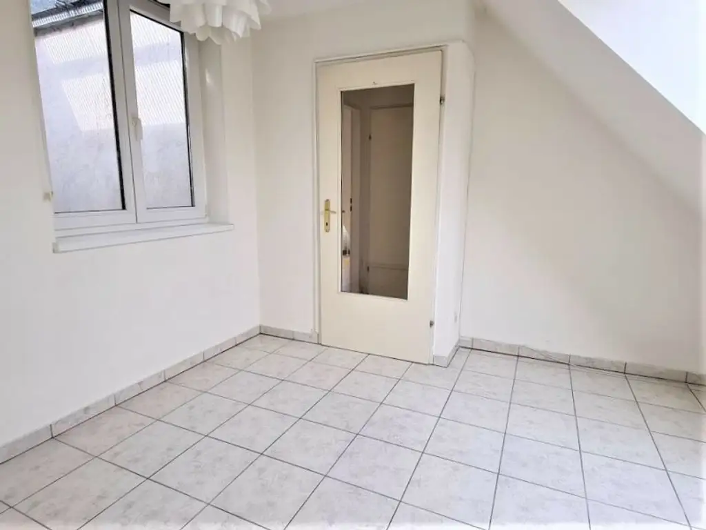 DACHGESCHOSS, AUGARTEN-NÄHE, 87 m² Maisonette mit 10 m2 Terrasse, Wohnküche, 2 Zimmer, Galerie, 2 Bäder, Rembrandtstraße