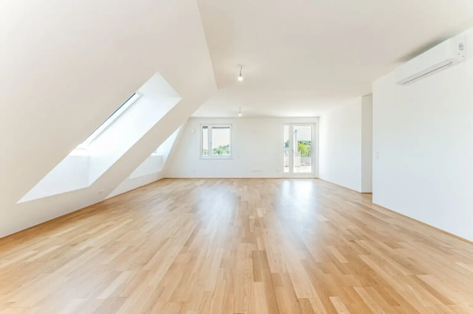 Erstbezug ab Oktober! Grandiose 4-Zimmer-Terrassenwohnung inkl. Parkplatz in Hietzing zu vermieten!