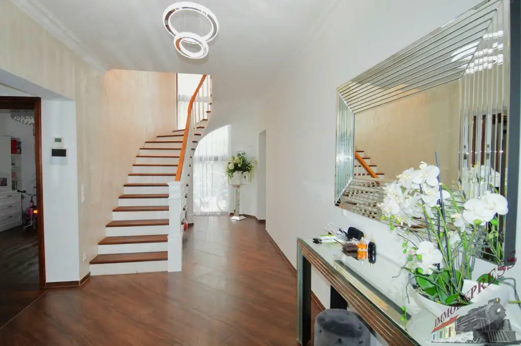 Hochwertiges Ein-/ Zweifamilienhaus mit separater Wohnung - Doppelgarage mit Fußbodenheizung