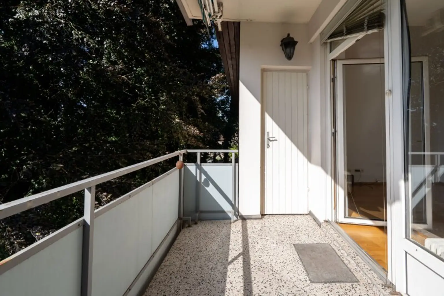 Helle 2-Zimmer-Wohnung mit traumhaftem Stadtblick in Bestlage am Froschberg