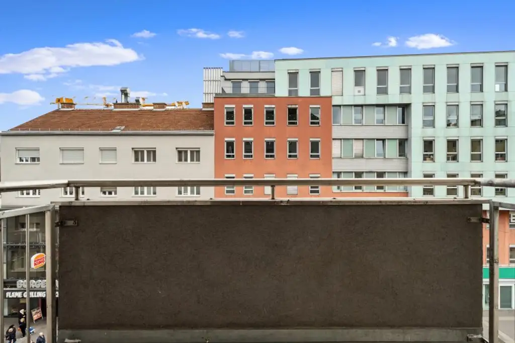 Tolle 2-Zimmer Wohnung mit Balkon & ganz neue Küche ! Verkehrsgünstig gelegen ! UNBEFRISTET !