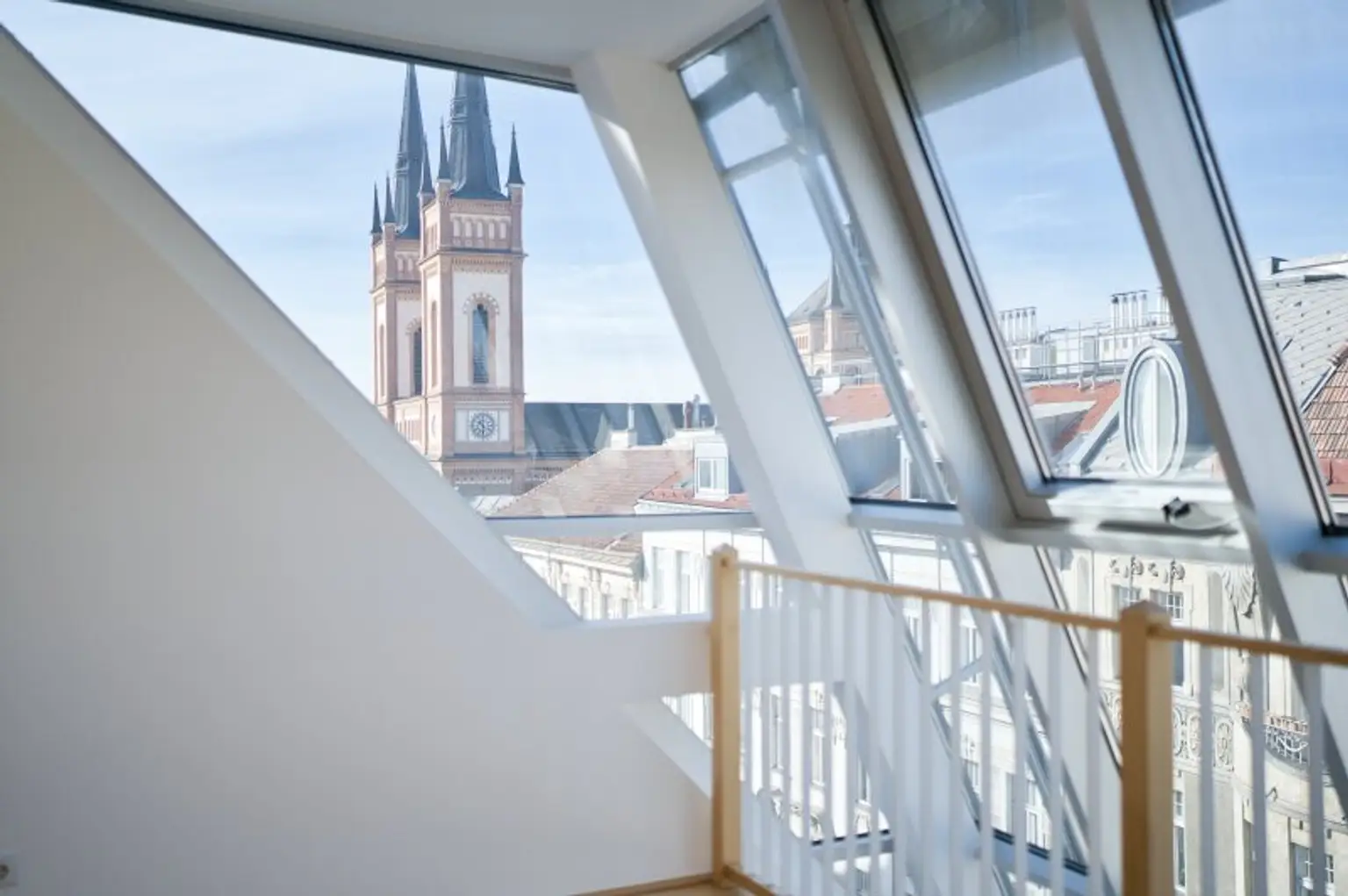 Panoramablick: Maisonette mit zwei Terrassen & 35m² Studio in der Josefstadt!
