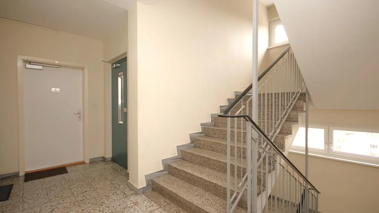 Stiegenhaus mit Lift