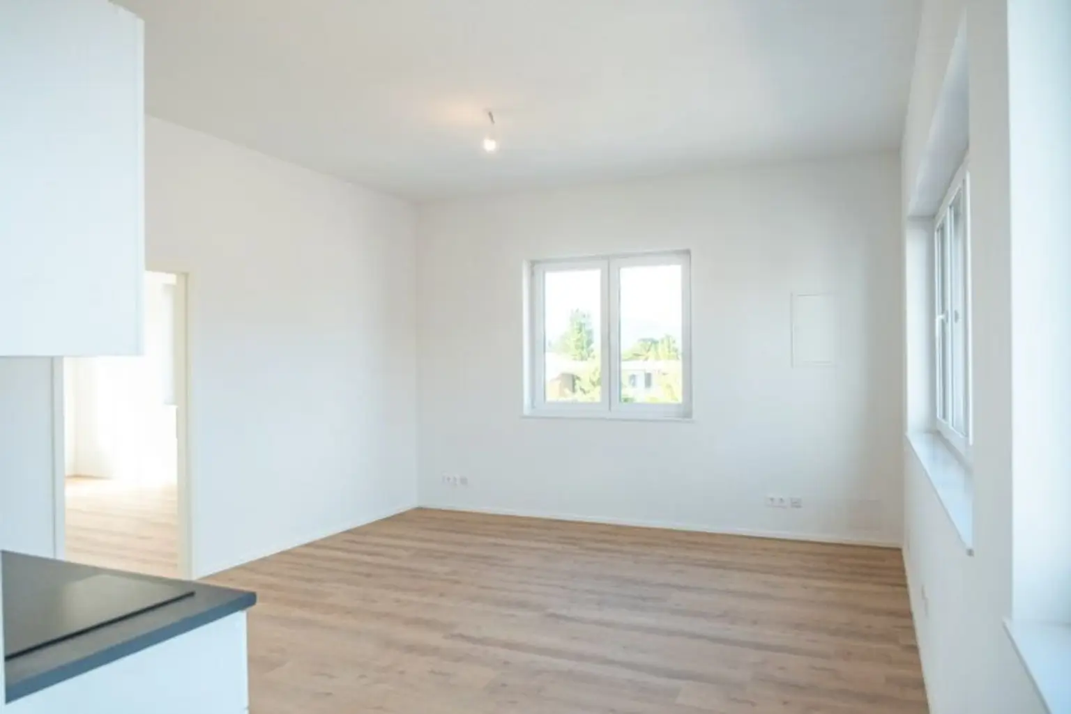 1A Gewerbebetrieb mit Halle und Büroräumen: Erstbezug mit Top-Ausstattung!