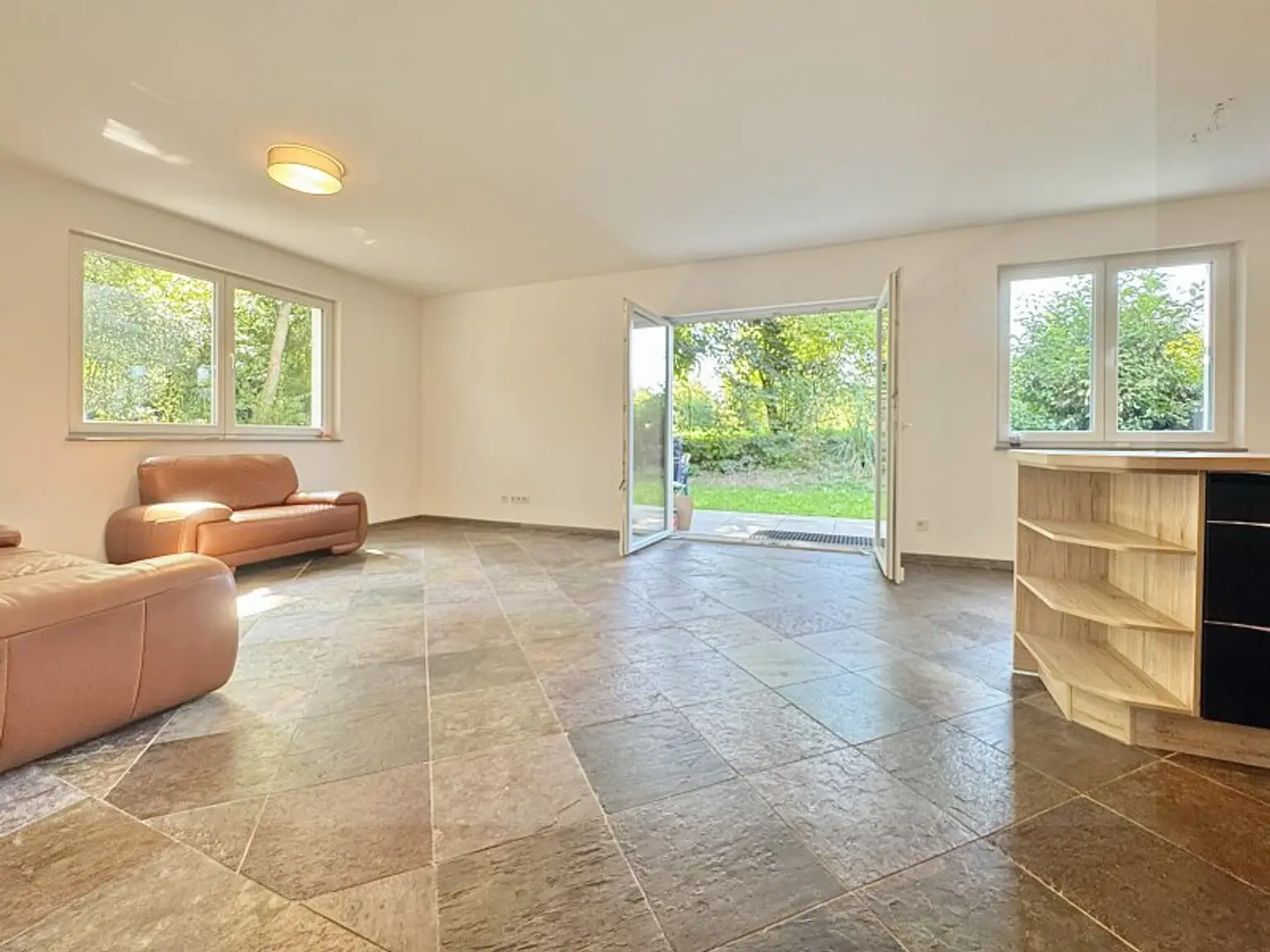 Grüne Ruheoase mit toller Infrastruktur I großzügiger Garten + Balkon I geräumige Zimmer I 2 Bäder I Alarmanlage I