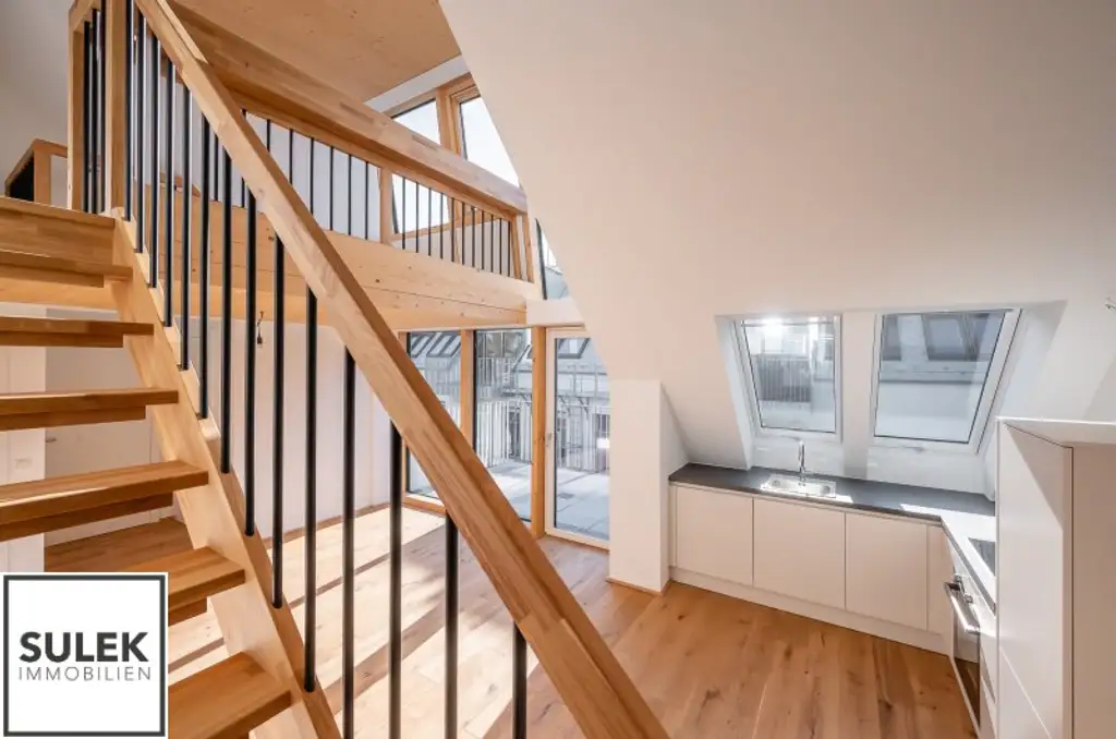 Erstbezug im Dachgeschoss mit offener Galerie-Ebene und tollen Lichtverhältnissen