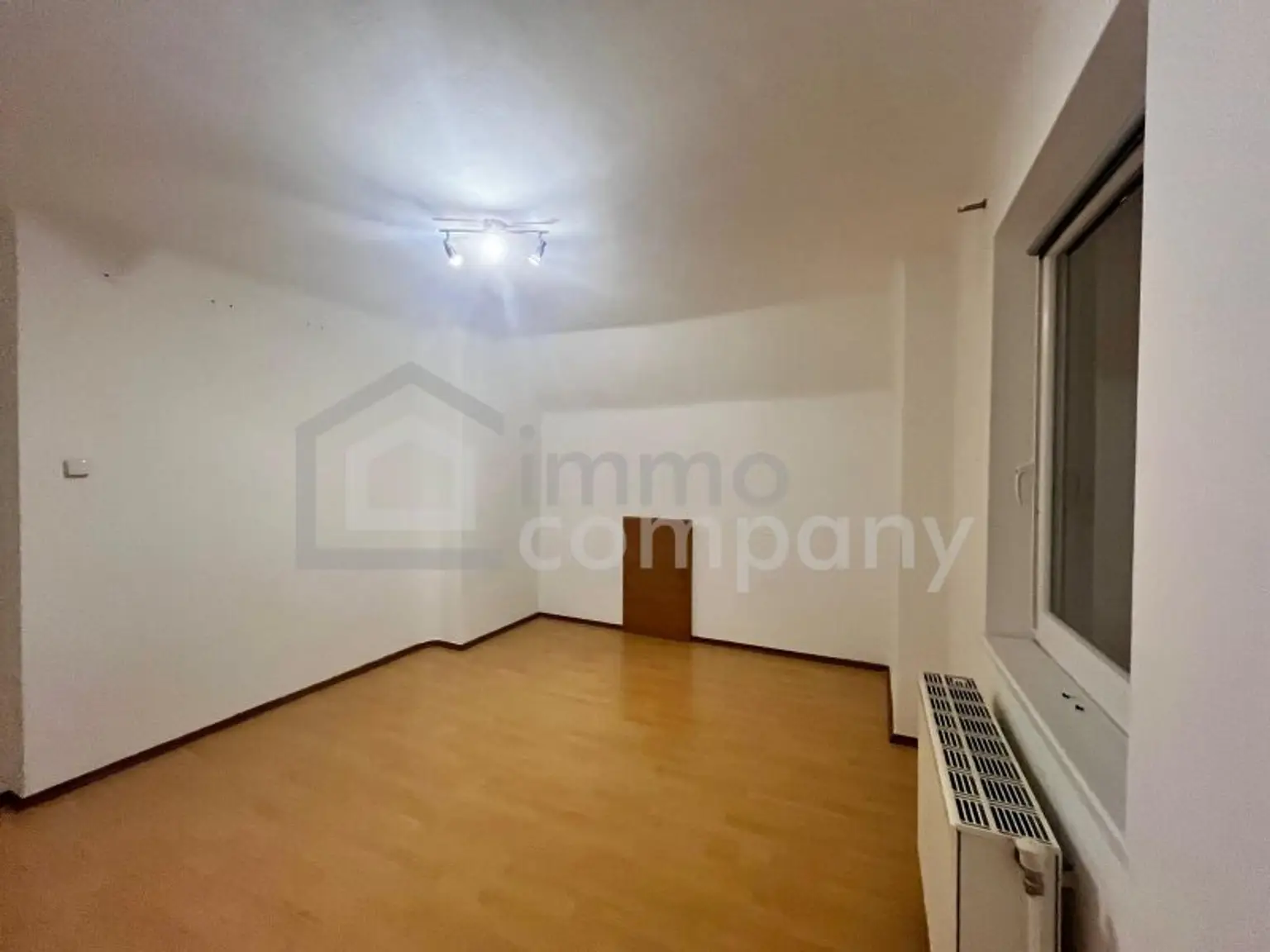 HIER KÖNNEN SIE SOFORT EINZIEHEN – Dachgeschosswohnung mit 3 Zimmer
