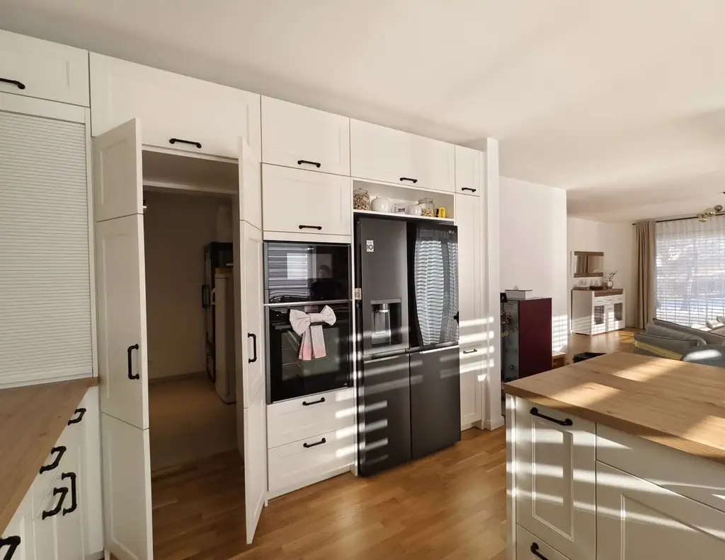 ** PREISSENKUNG!! ** Exklusives großzügiges Ein/ Zweifamilienhaus in ruhiger Lage