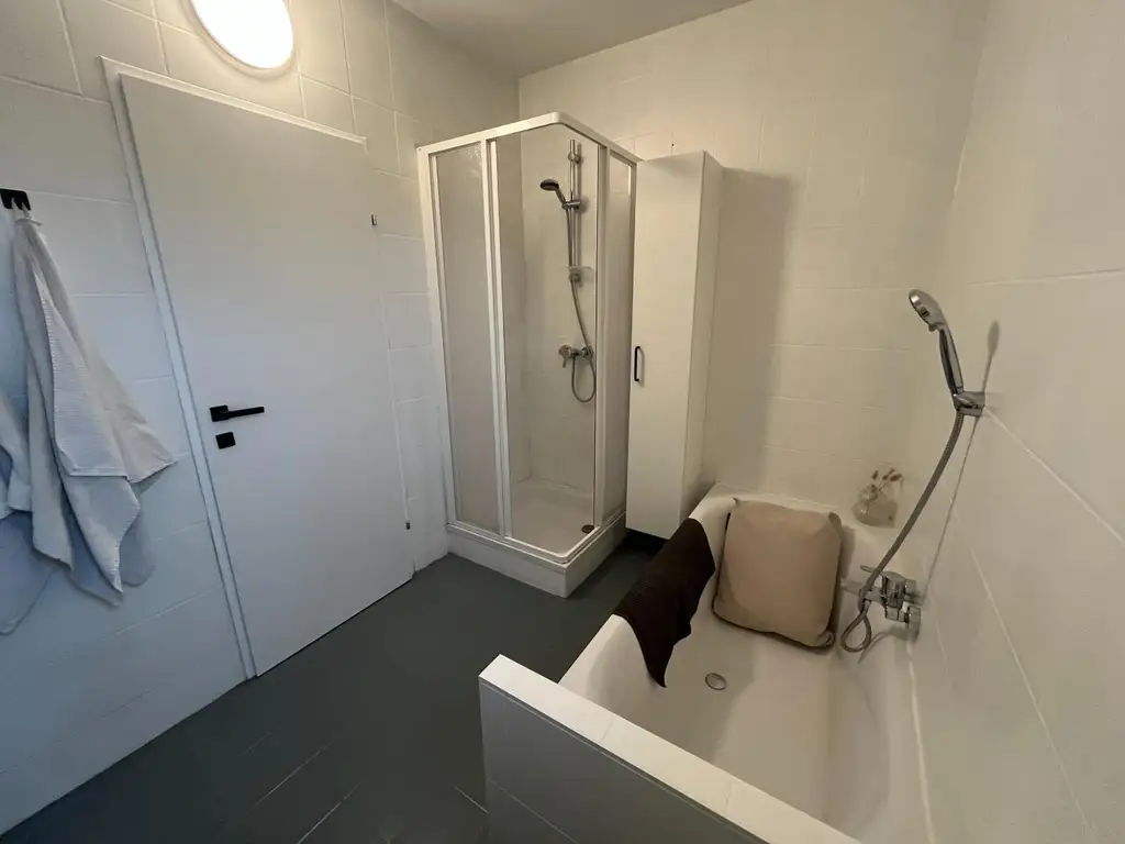 Moderne, gemütliche Wohnung mit Loggia und Tiefgaragenplatz