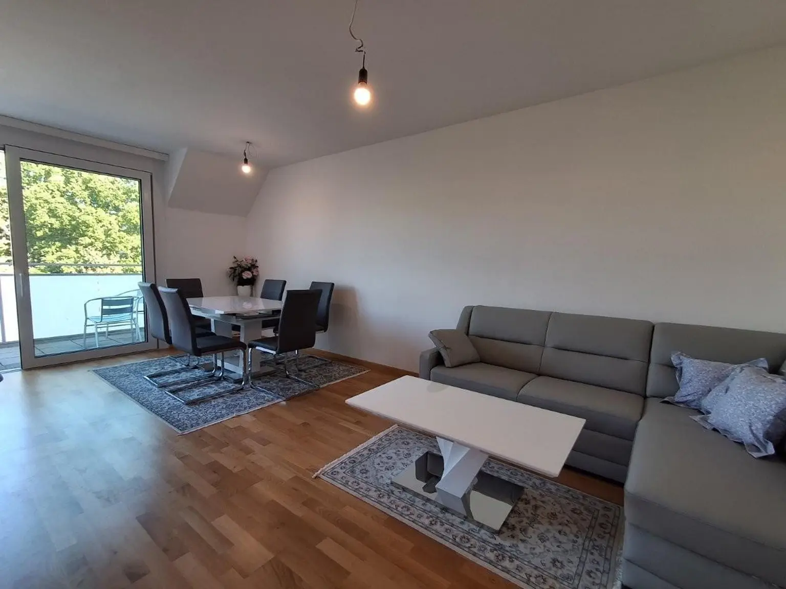 "Neue vollausgestattete - 4-Zimmer-Balkonwohnung Jedlesee"