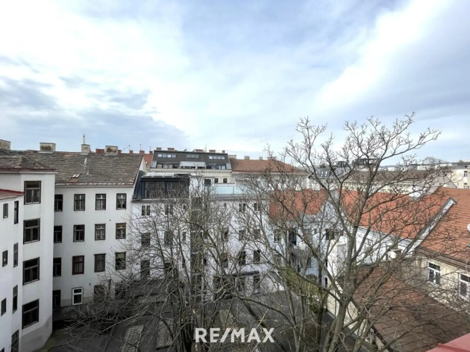 Sanierungsbedürftige DG-Wohnung bei der Währinger Straße/Volksoper