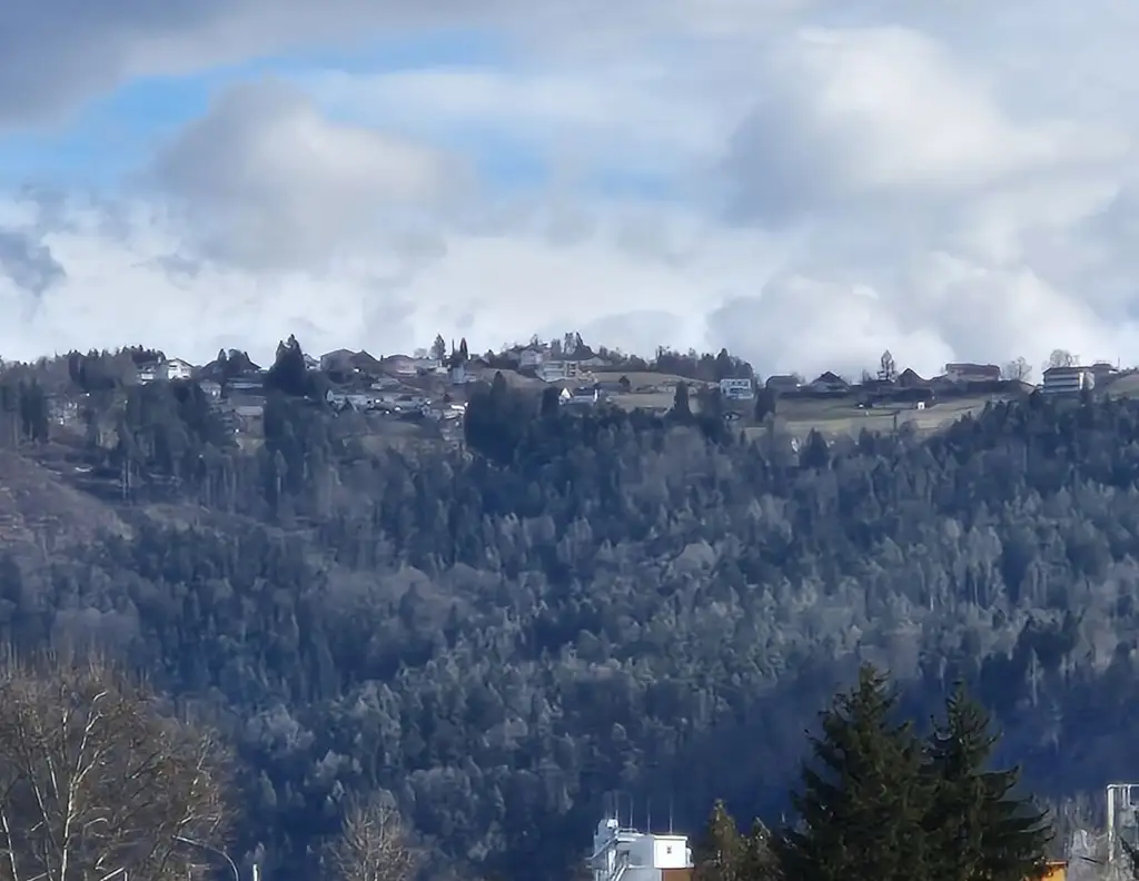 GRUNDSTÜCKS-JUWEL AM RADSBERG! HERRLICHER WEITBLICK ÜBER KLAGENFURT BIS PÖRTSCHACH AM WÖRTHERSEE!
