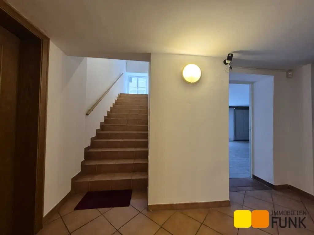 Attraktives Büro mit eigener Garage und zusätzlicher Lagerfläche