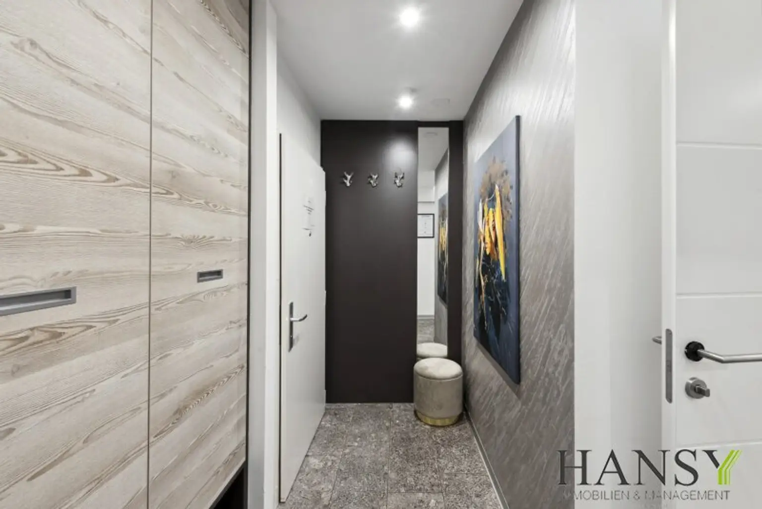 Vollmöblierte 3-Zimmer-Wohnung mit Loggia & zwei getrennt begehbaren Schlafzimmern! (WG-tauglich) 5 Gehminuten zur Mariahilfer-Straße