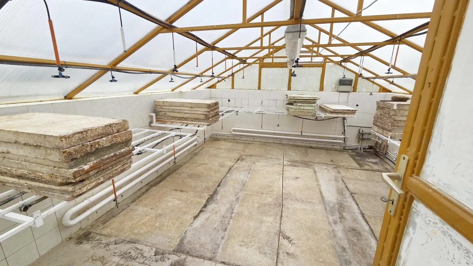 Gewächshaus mit Bewässerungssystem