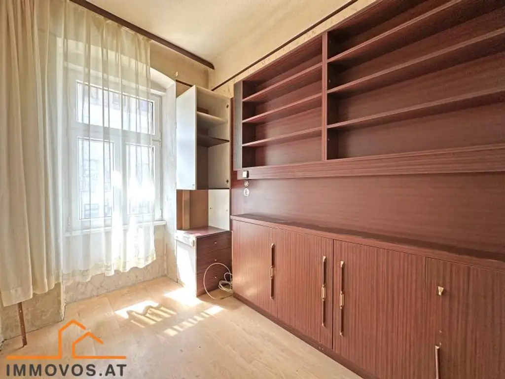 sanierungsbedürftige WOHNUNG - ALTBAU - schönes HAUS