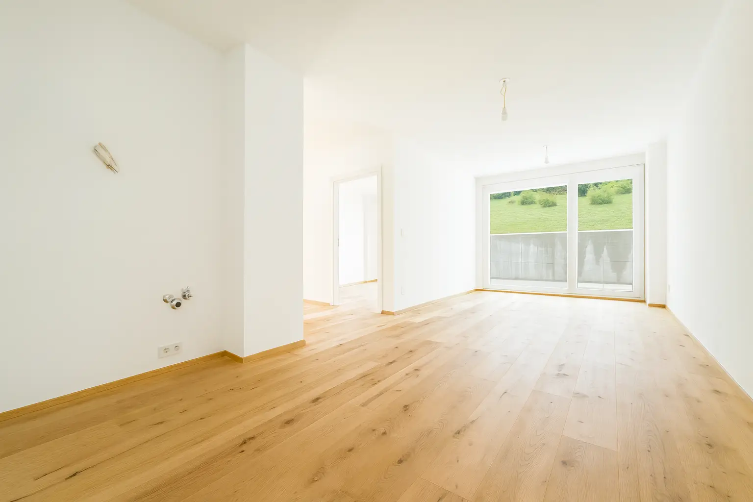 Wohnzimmer mit Zugang Terrasse