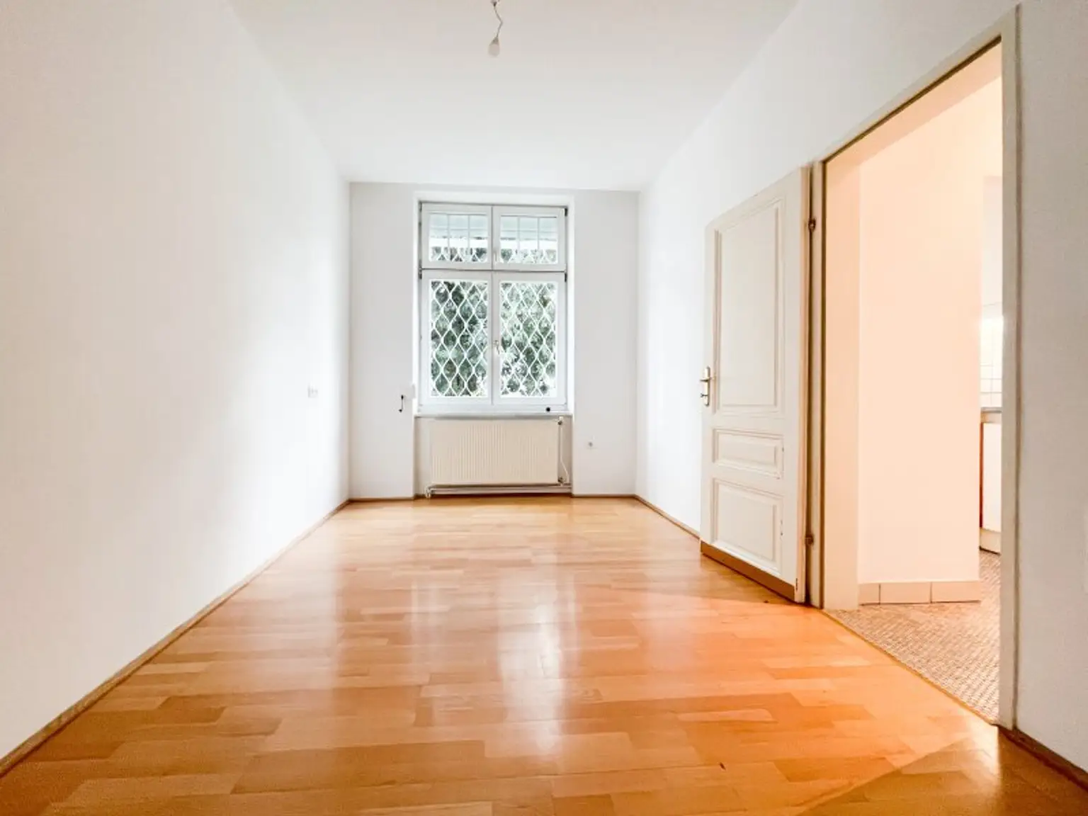 NÄHE LAINZER TIERGARTEN: Charmante 3-Zimmer-Gartenwohnung mit 218m² privater Grünfläche