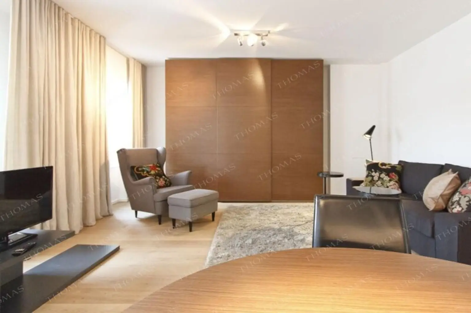 Exklusiv möbliertes DG Apartment mit Terrasse