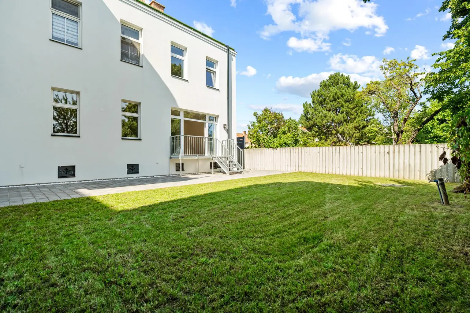"Luxus trifft Lebensqualität (mit Garten und Terrasse)!"