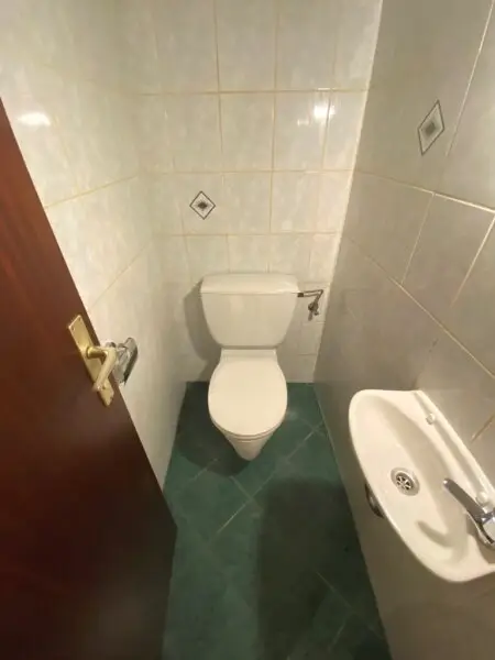Nur ca. € 4.200 pro m² - 3 Zimmer DG-Wohnung  -  2 Gehminuten zur U3 Station Johnstraße