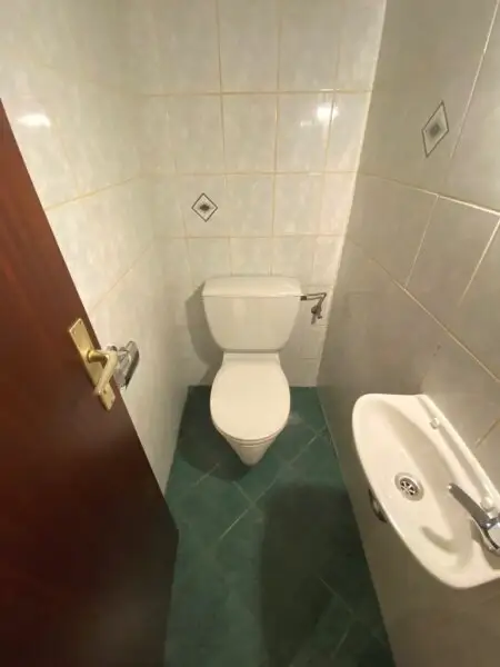 Nur ca. € 4.200 pro m² - 3 Zimmer DG-Wohnung  -  2 Gehminuten zur U3 Station Johnstraße