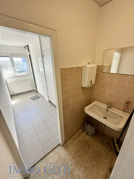 950 m² Lager + 355 m² Büro in 1230 Wien (Talpagasse) zu mieten! – Top-Anbindung, videoüberwacht, flexibel nutzbar