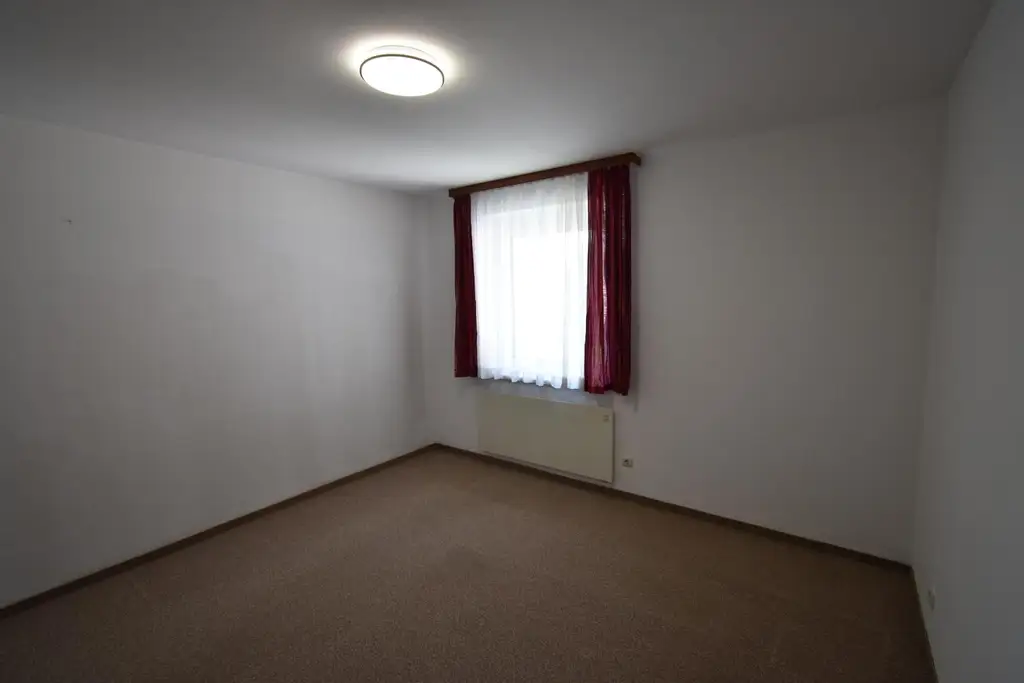 „Zentrumsnahe 3 Zimmer-Wohnung“ Mit Loggia und Carport! In begehrter, ruhiger Lage! Ca. 81 m²