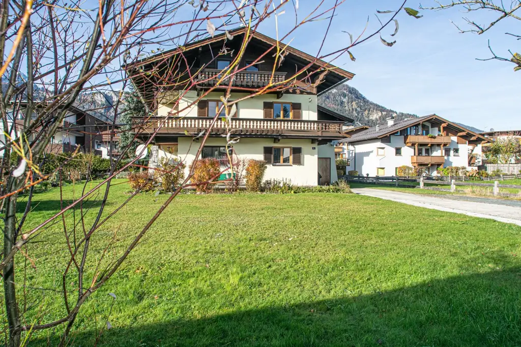 Baugrundstück mit Altbestand in Toplage