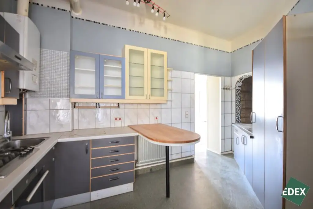 Altbauwohnung mit 56 m² zum Sanieren – ruhige Lage in Favoriten