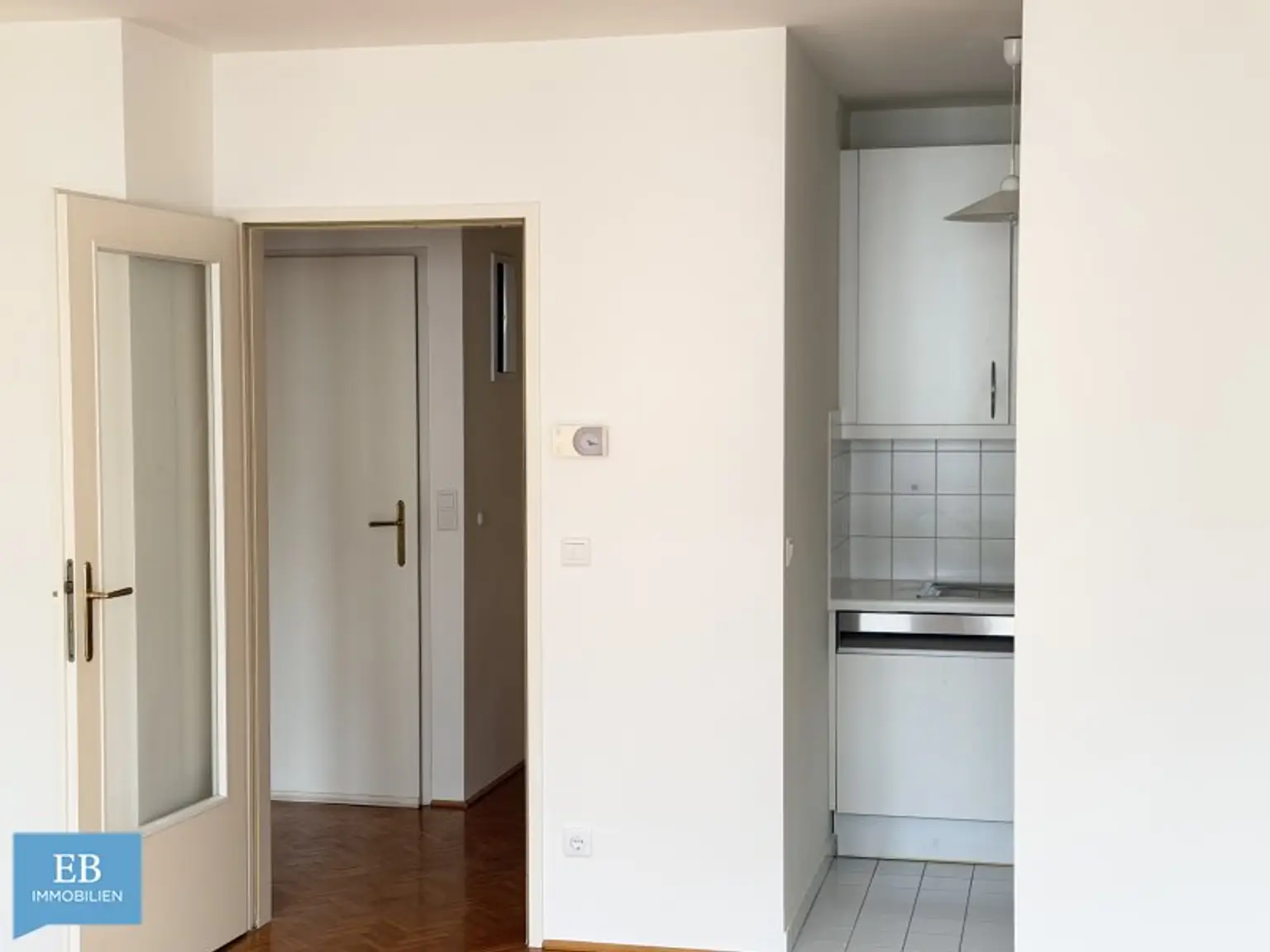 Blick auf Küche und Wohnraum reingezoomt