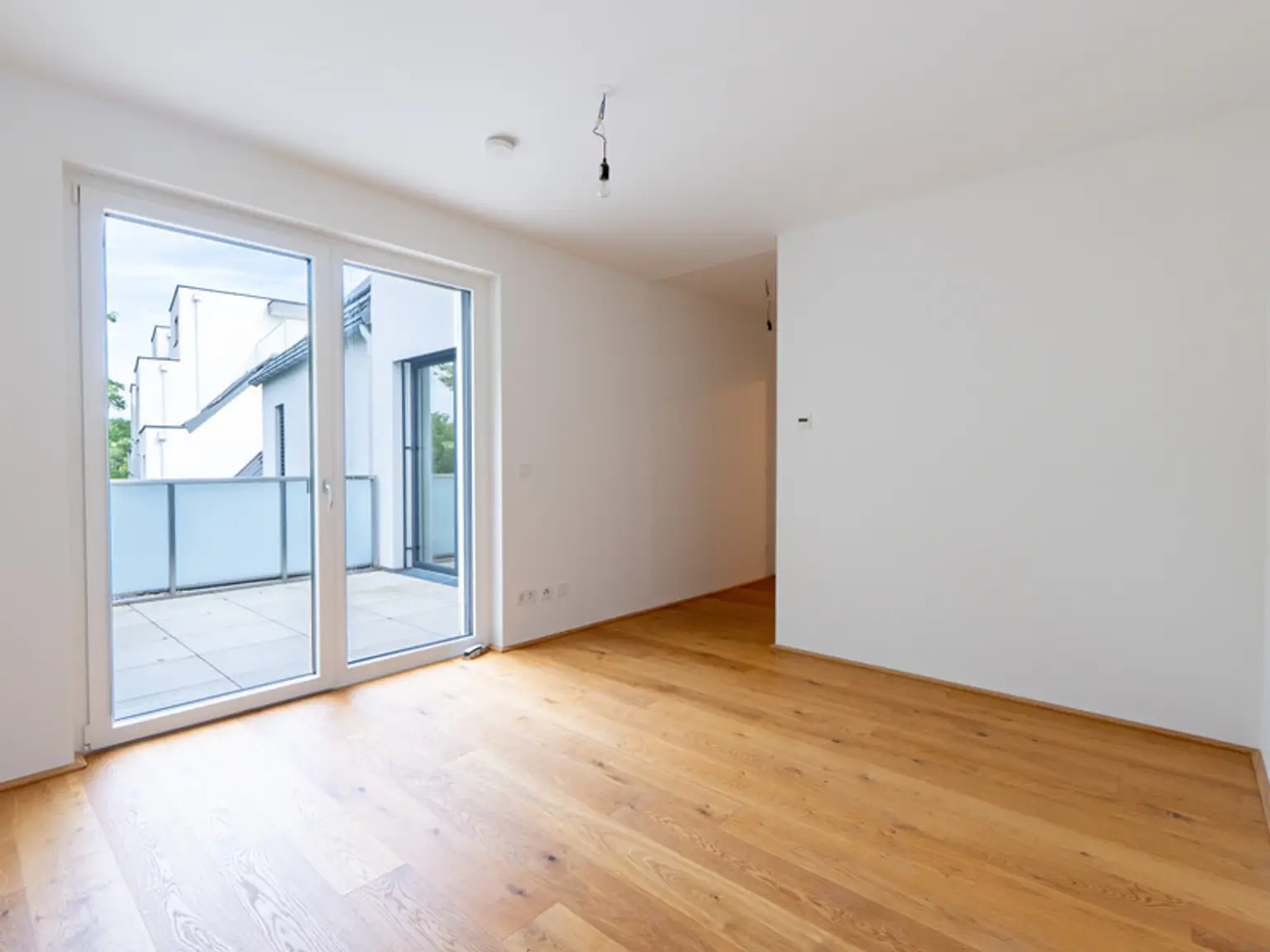 Sonnendurchflutete Wohnung mit 3-Zimmer, Balkon und Terrasse - inkl. Tischlerküche. Top Lage in Aspern