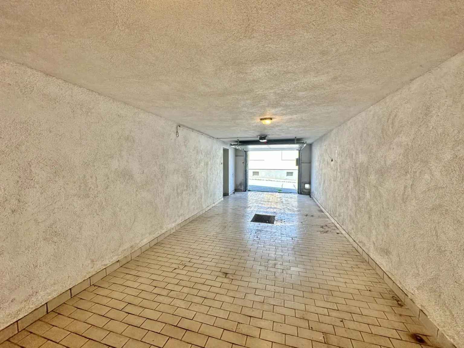 Ländliches Paradies - Sanierungsbedürftiges Landhaus auf großem Grundstück!