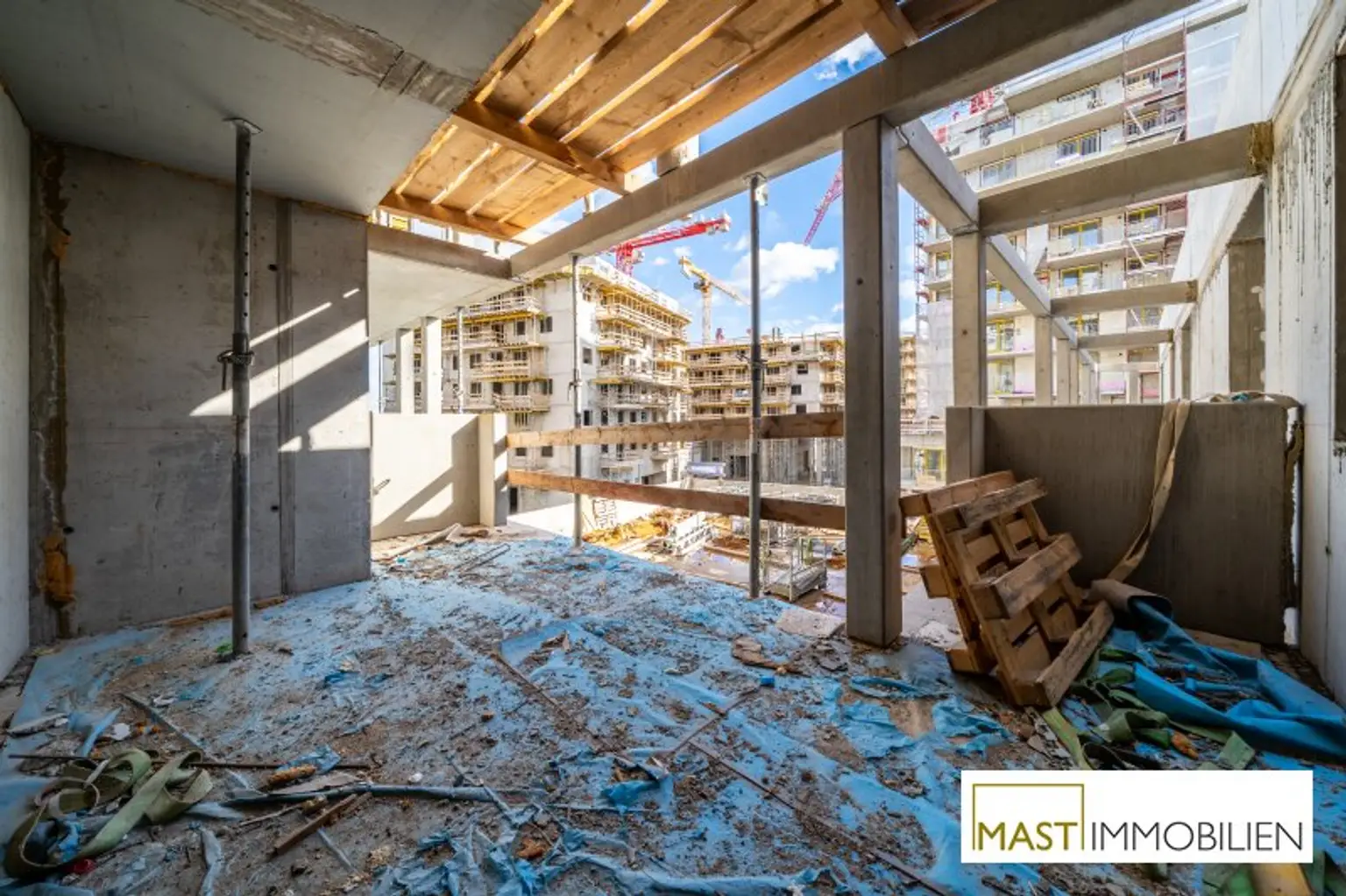 Ende 2026! Provisionsfrei - Großzügige 3 Zimmer Wohnung mit 15 qm Freifläche unweit der Alten Donau!