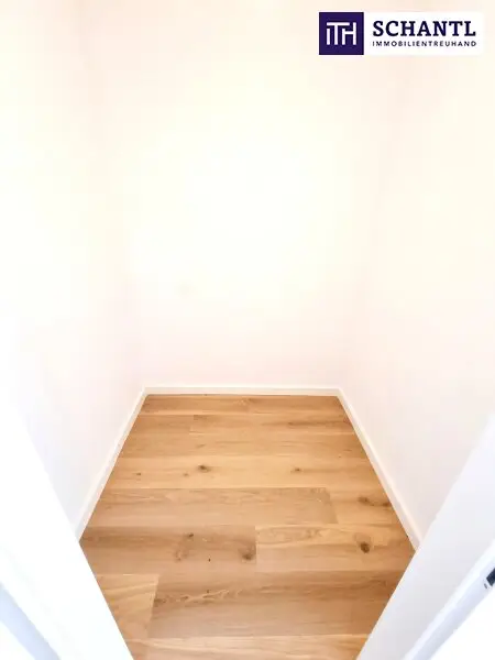 WOW! Stylischer Wohntraum im Dachgeschoss! Frisch saniert + Ruhelage + Traumhaftes Altbauhaus + Hofseitige Terrasse + U-Bahn ums Eck + Beste Infrastruktur und Anbindung!