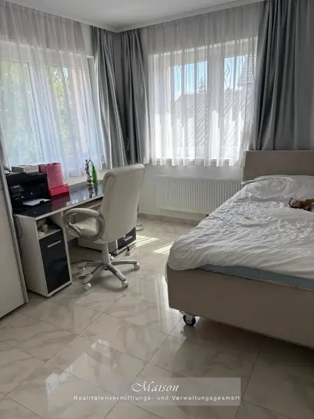 NEUWERTIGES EINFAMILIENHAUS AUF WUNDERSCHÖNEN GRUNDSTÜCK IN SONNIGER, RUHIGER SIEDLUNGSLAGE