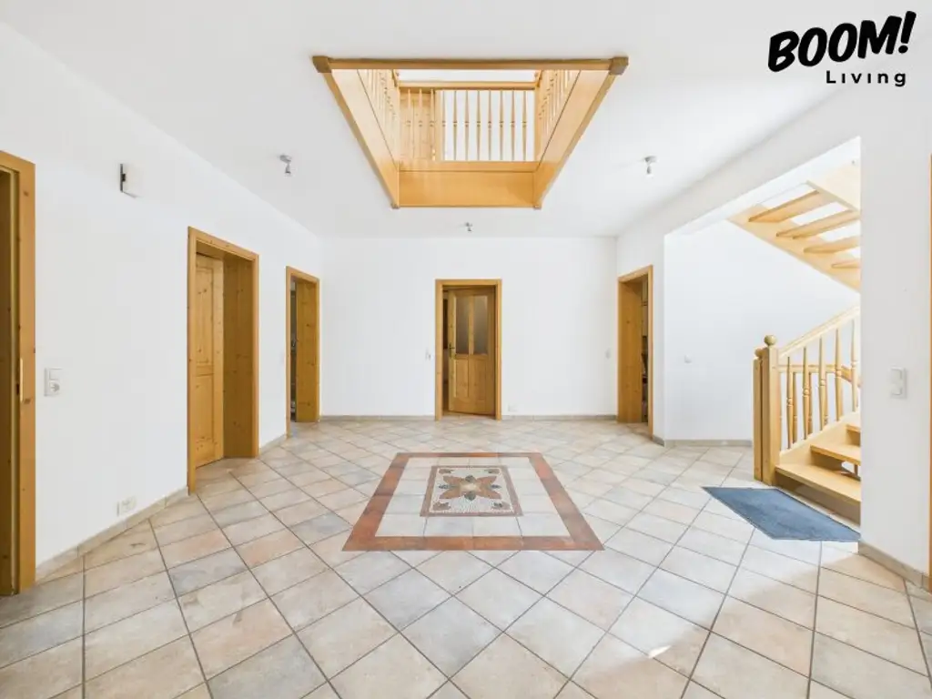Exklusives Einfamilienhaus mit 8 Zimmern, sonniger Terrasse und weitläufigem Grundstück