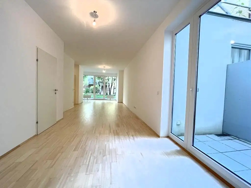 Erdgeschoß, barrierefrei, Innenhof! Ruhige, loft-artige Neubauwohnung mit 2 kl. Terrassen