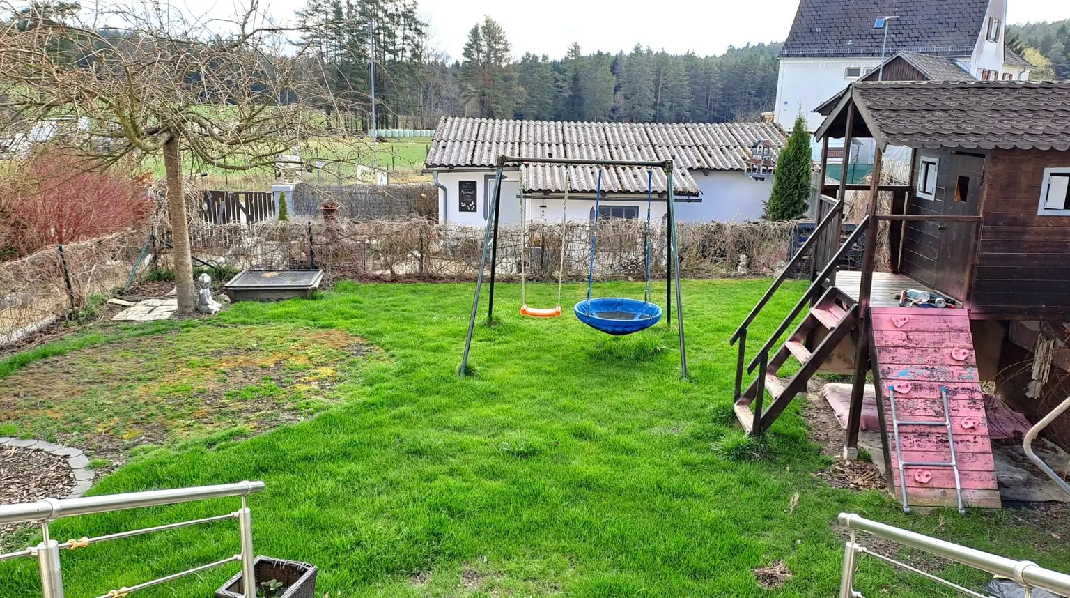 gepflegtes Einfamilienhaus mit Doppelgarage in sonniger Ruhelage