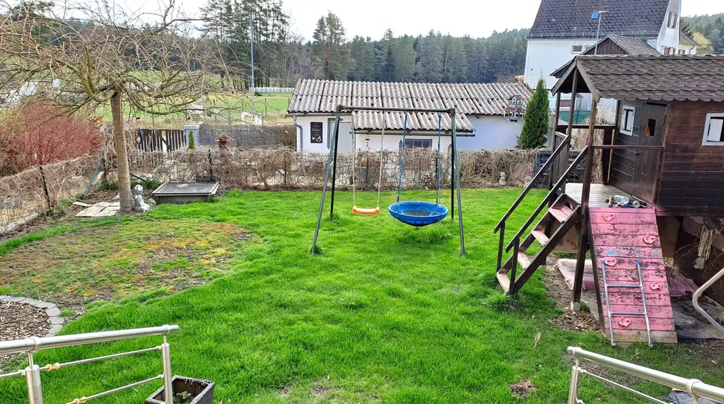 gepflegtes Einfamilienhaus mit Doppelgarage in sonniger Ruhelage