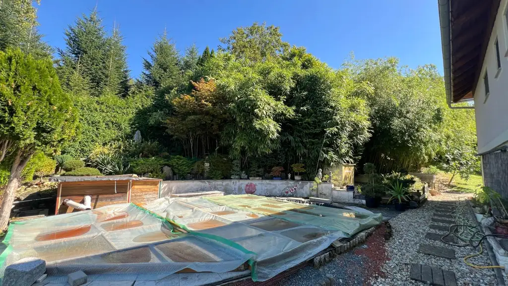 Geräumiges Einfamilienhaus, vollunterkellert, mit sehr schönem Garten!