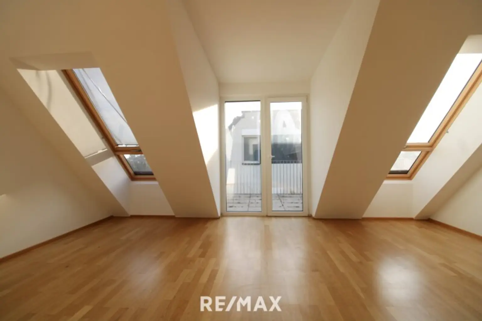 Wohnzimmer mit Terrasse