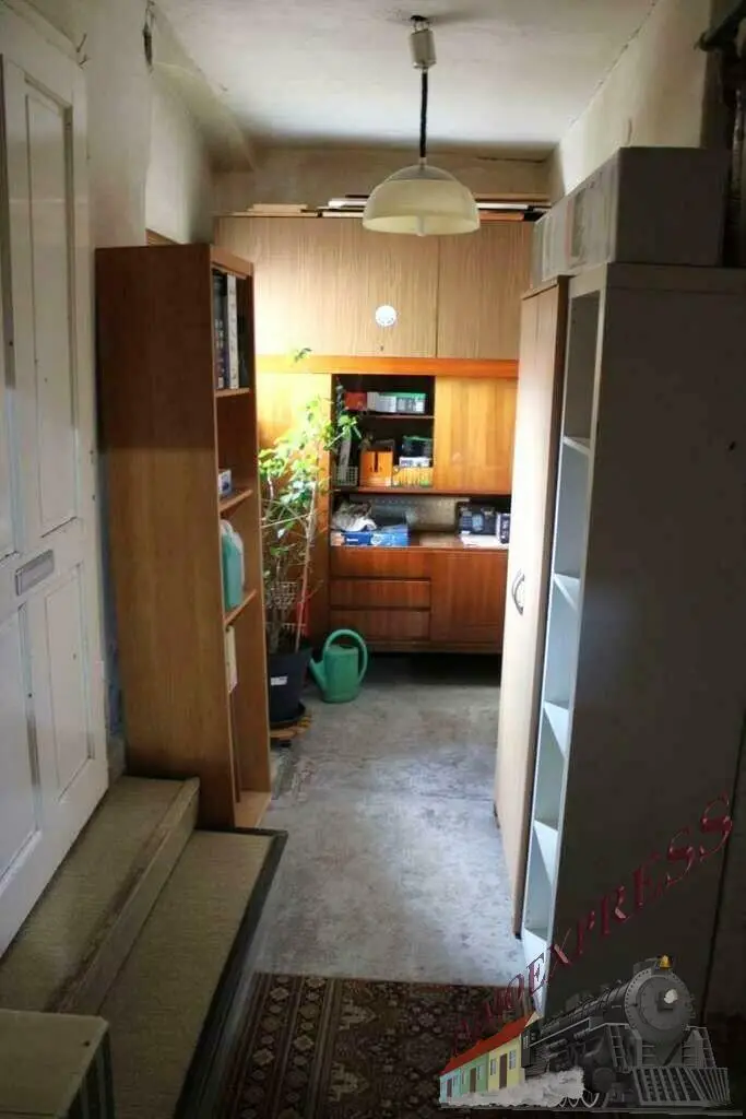 Ein-/ Zweifamilienhaus mit viel Potential - 3 Garagen - 1.368 m² - getrennte Eingänge