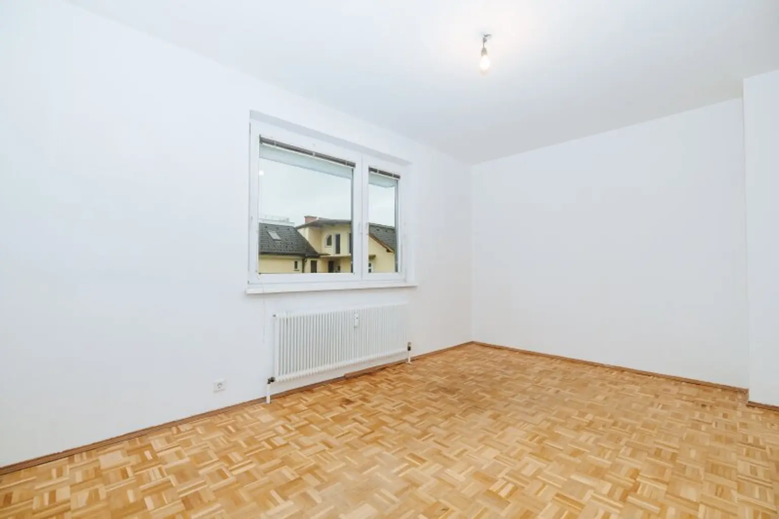 SANIERUNGSOBJEKT MIT POTENZIAL I PROVISIONSFREI I DIREKT AN DER MUR I SÜD-LOGGIA I LIFT I RUHIGE LAGE I PROJEKT WOHNEN