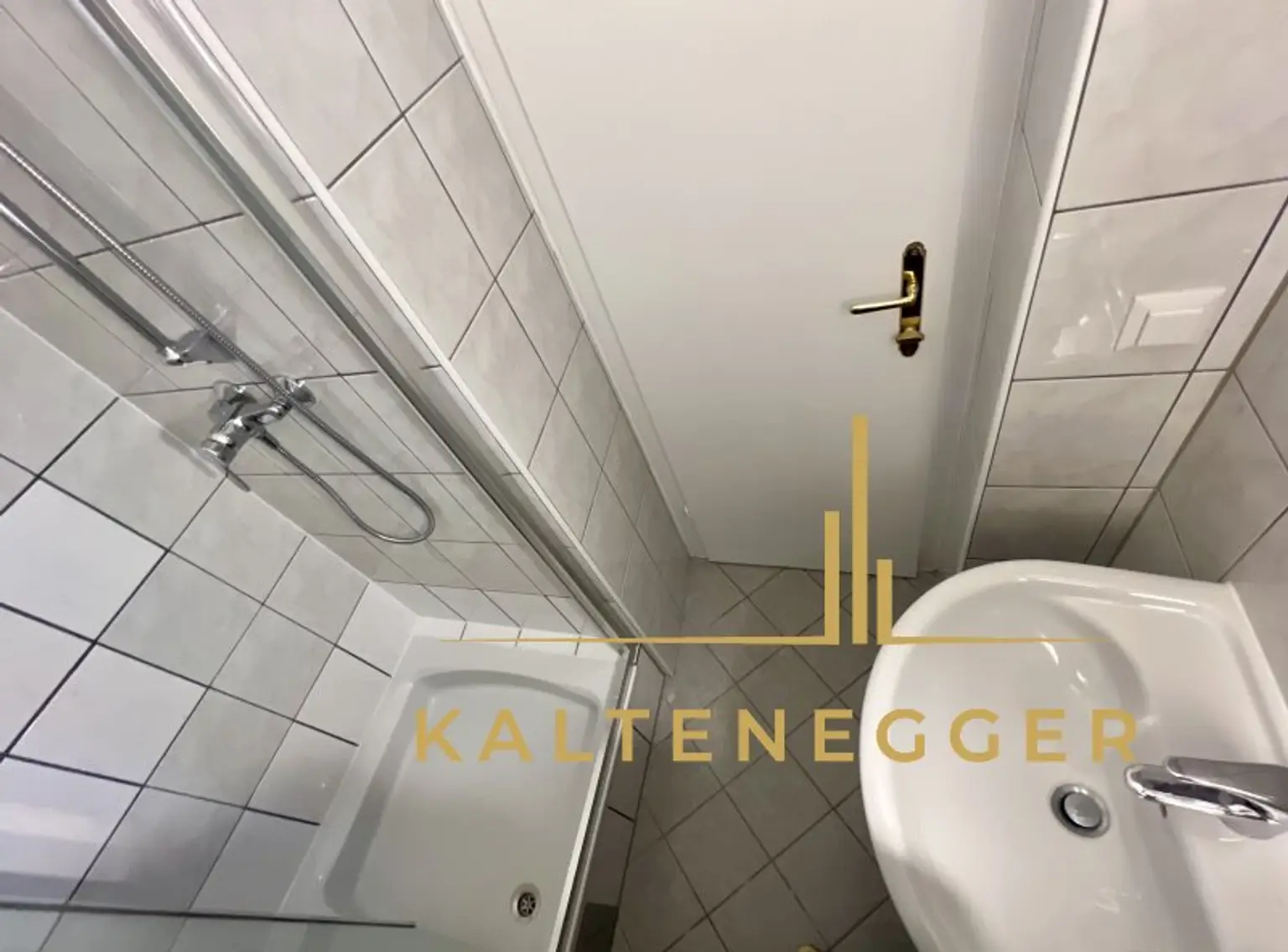 Unbefristet: 1 Zimmer Altbauwohnung mit separater Küche