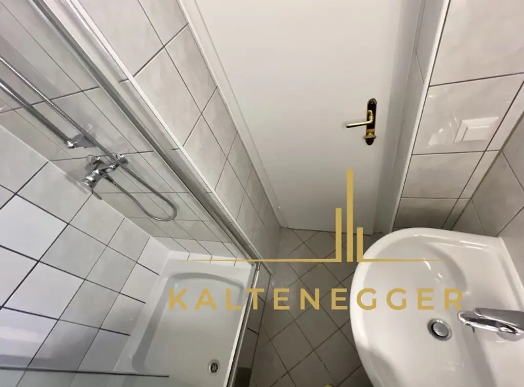 Unbefristet: 1 Zimmer Altbauwohnung mit separater Küche
