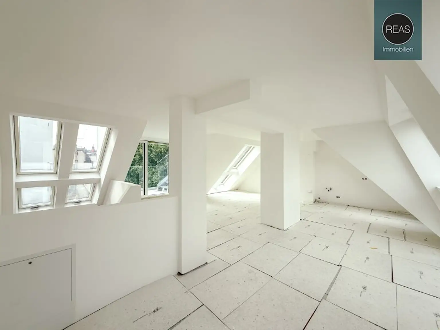 Erstbezug: Atemberaubendes Dachgeschoss - Maisonette - Apartment (klimatisiert) mit 3 Terrassen und hochwertiger Ausstattung im trendigen Ottakring!